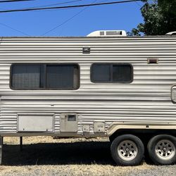 Fifth Wheel Trailer