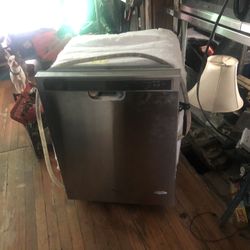 Stainless steel dishwasher good working order whirlpool￼