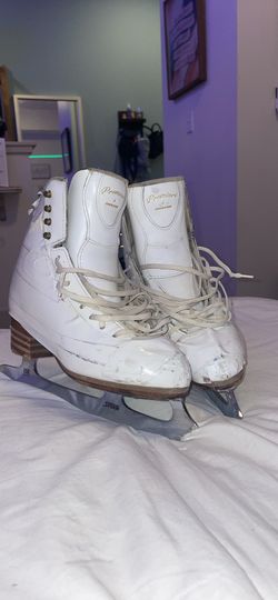 Jackson Premiere 2500 Figure Skates  Size: 6.5 Womens  Width: A (Narrow)