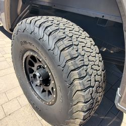 37X12.50R17  BFGOODRICH KO2
