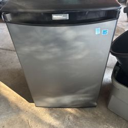 Small Apartment Refrigerator 