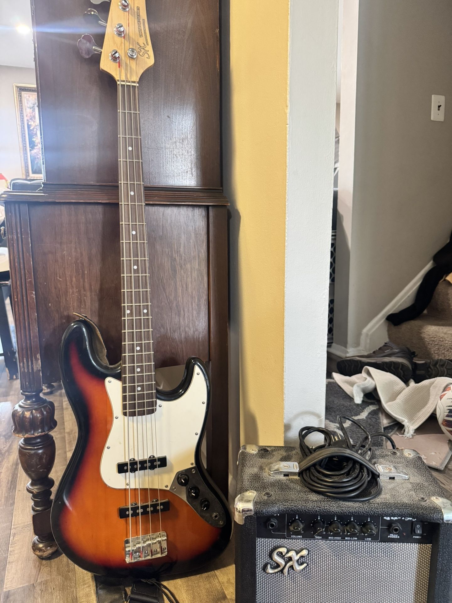 Sx Vintage Series Guitar With Bass Amplifier