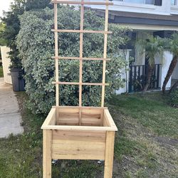🌿 Cedar Garden Bed w/ Trellis & Wheels – Grow Vertical! 🌿