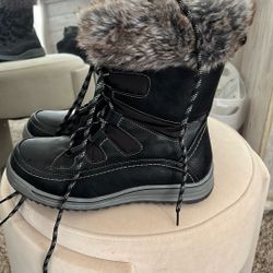 Boots Size 7 &half 