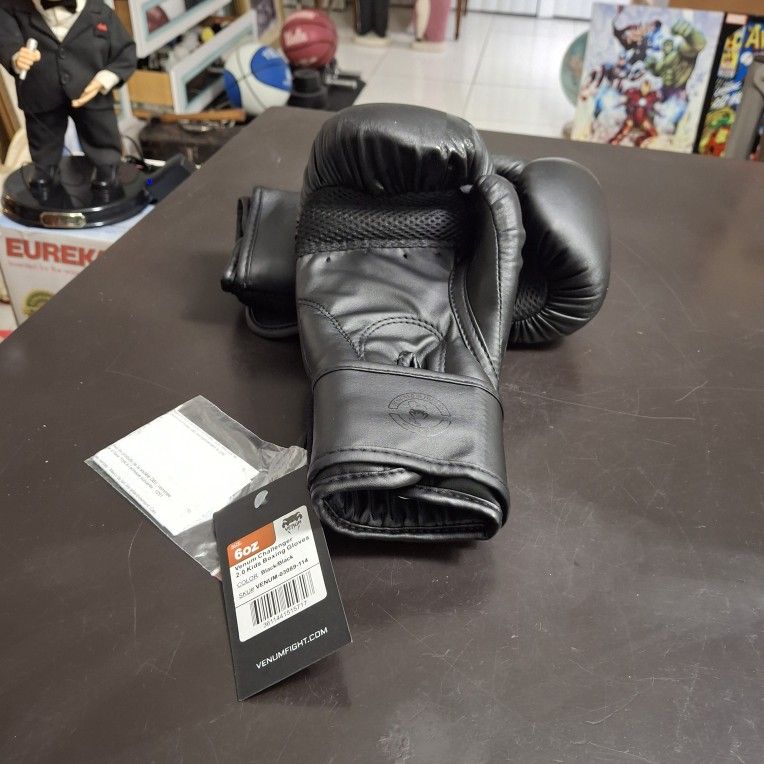 "BRAND NEW " Venum Challenger 2.0 Kids Boxing Gloves, 100 % Synthetic Leather Black 6 OZ (2 Sets In Stock) FIRM PRICE