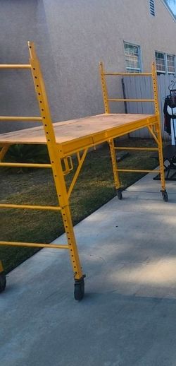 yellow scaffold