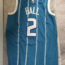 Mens Hornets Jersey Size 48 Lrg 