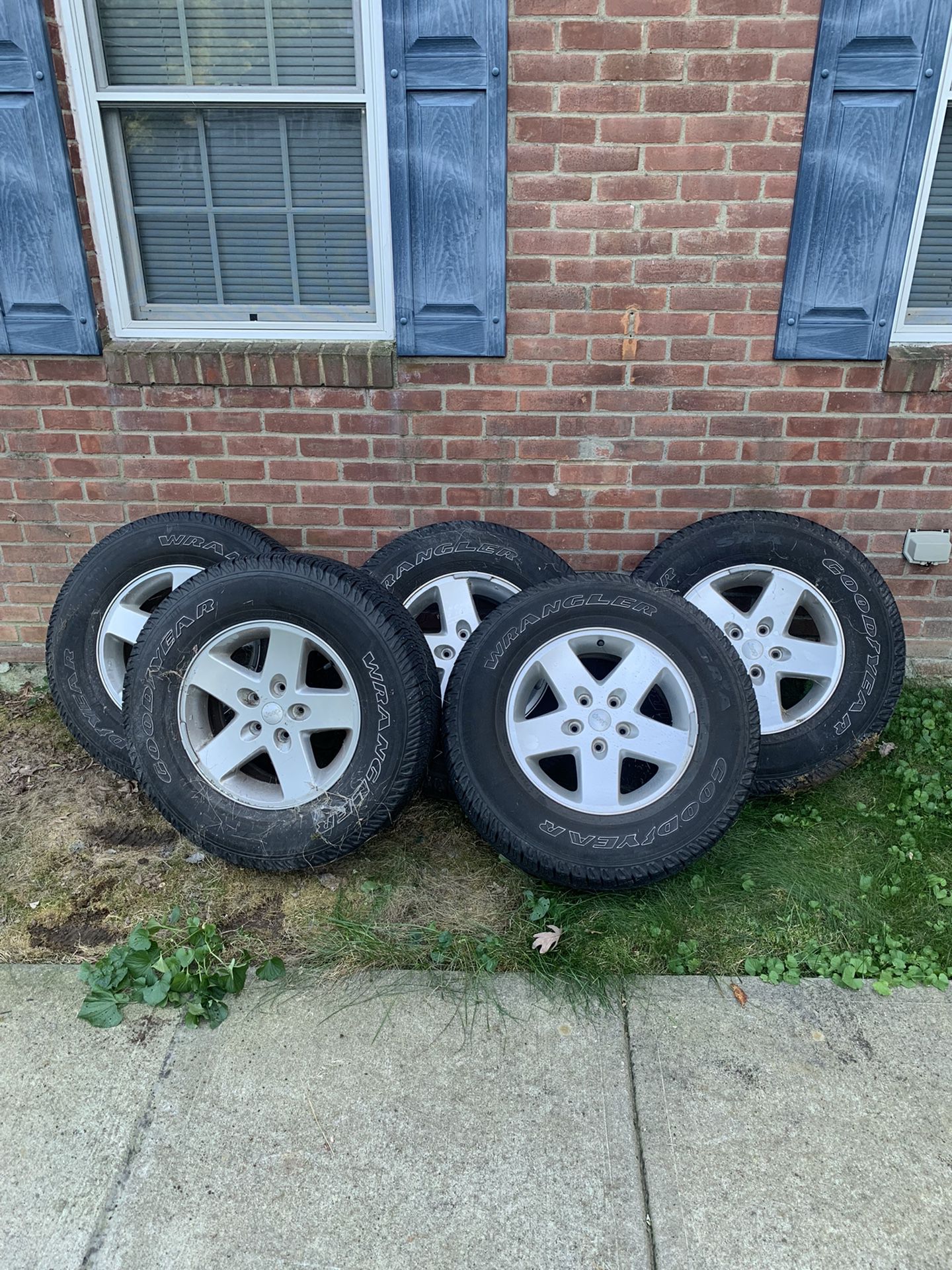 5 Jeep (GM) rims and Goodyear tires