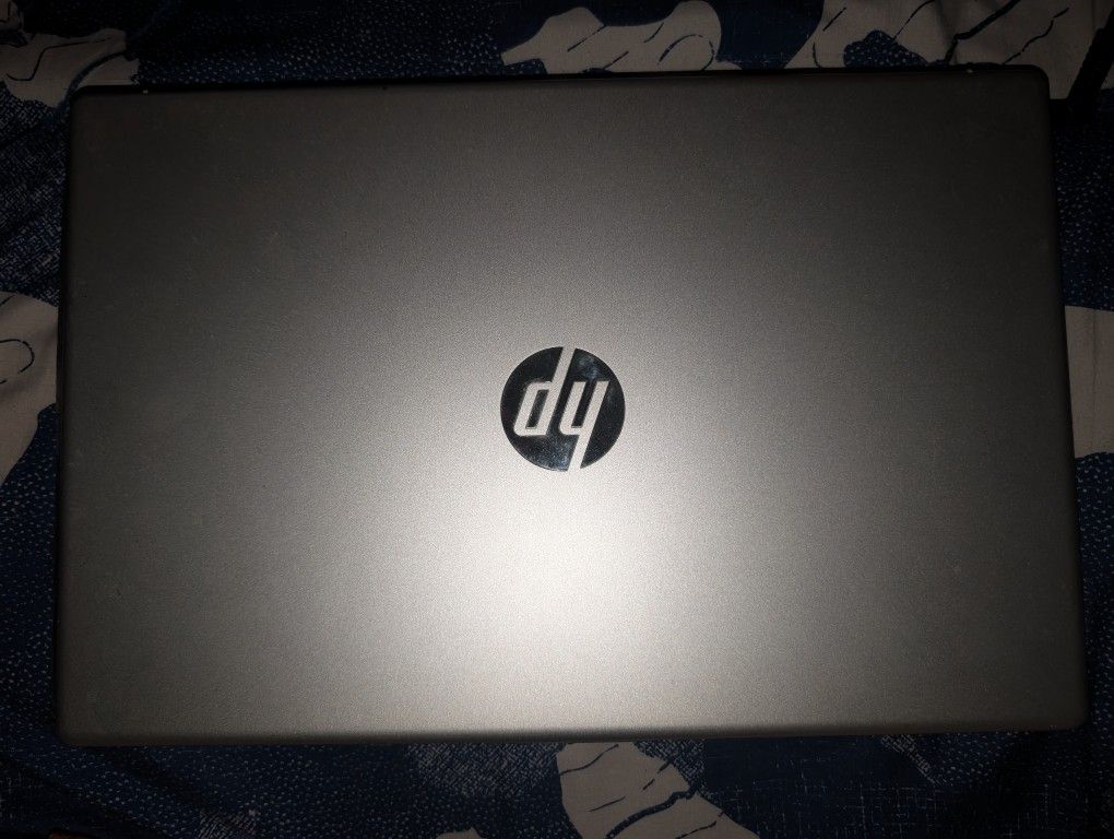 HP Laptop 15-fd0213nr