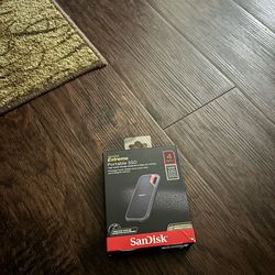 4TB SanDisk Extreme Portable SSD READ DESCRIPTION BRAND NEW!! PICK UP ONLY NO TRADE FIRM ON PRICE ONLY CASH 💵 💲225
