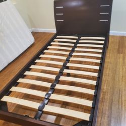 2x Twin Beds & Matching Night Stands