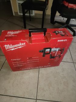 Milwaukee
SDS-MAX Demolition Hammer