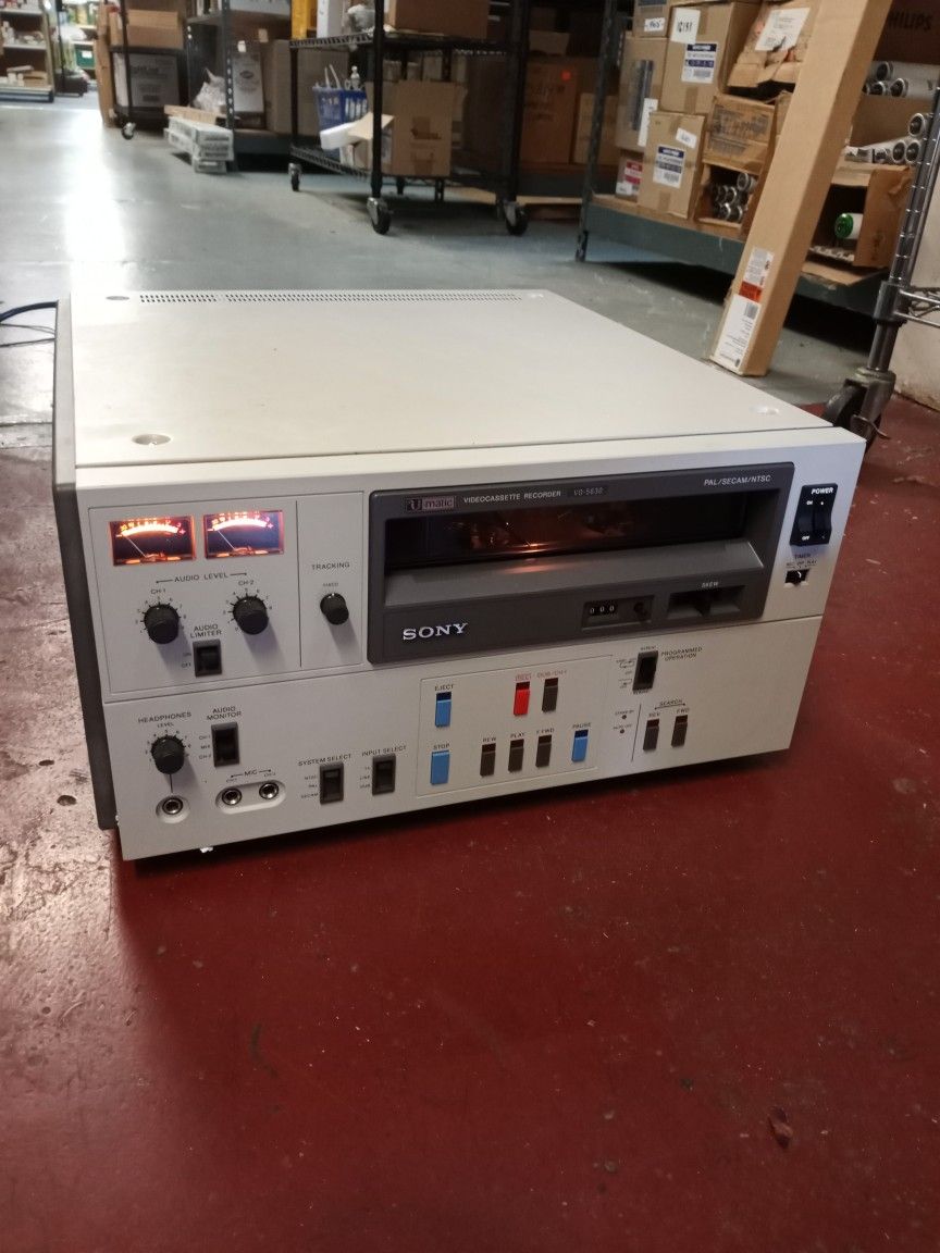 SONY U-MATIC VIDEO CASSETTE PLAYER RECORDER VO-5630!!!!