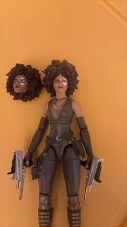 Female Action Figure with Weapons and Swap Head