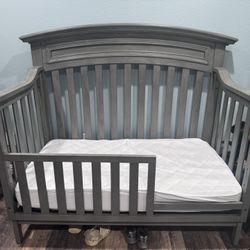 Oxford Convertible Crib and Dresser 