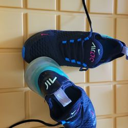 Black Nike Air 270 sneakers