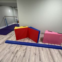 Gymnastics Mats and Gymnastic bar w/mat