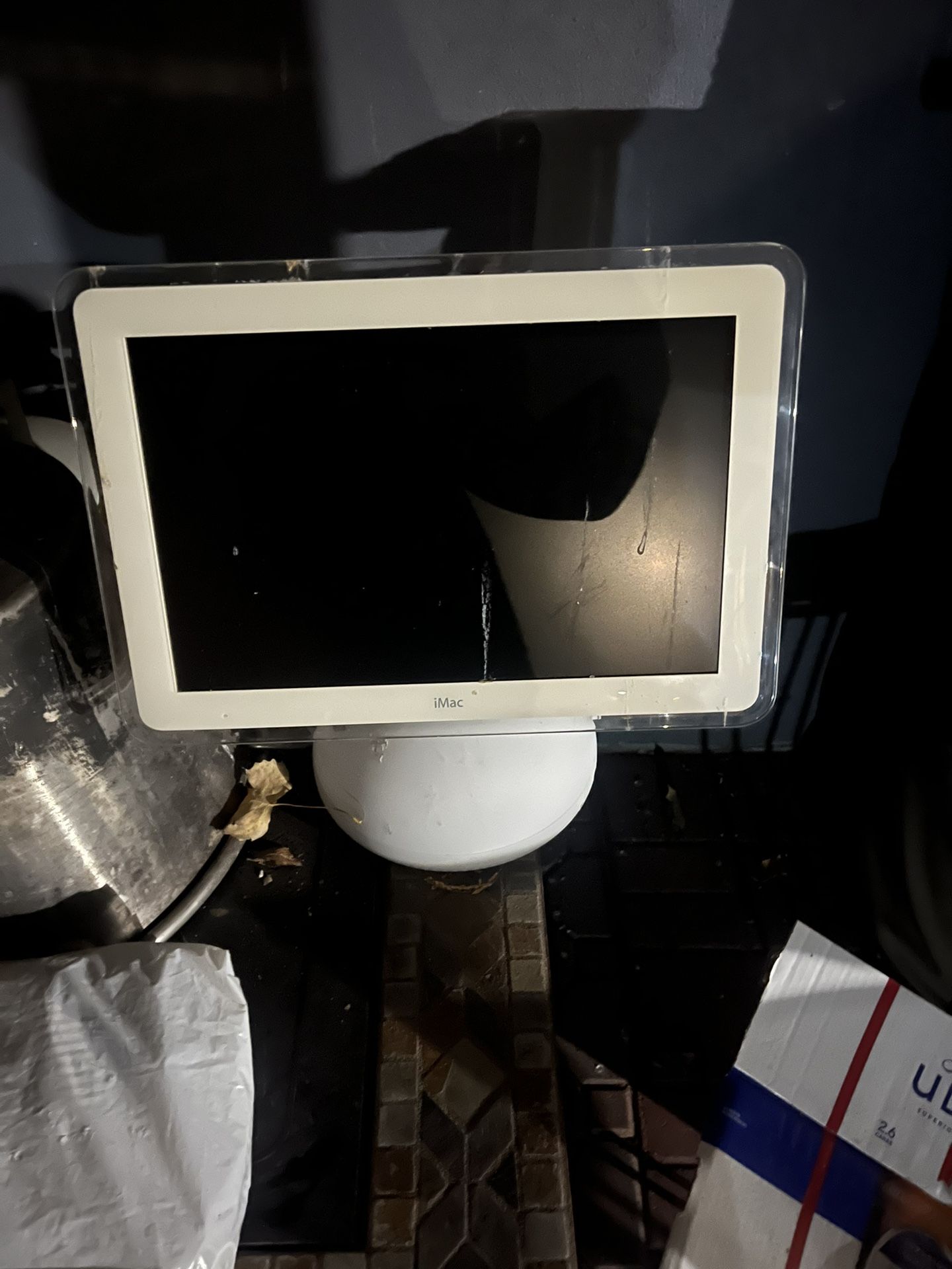 Old Apple Mac Book