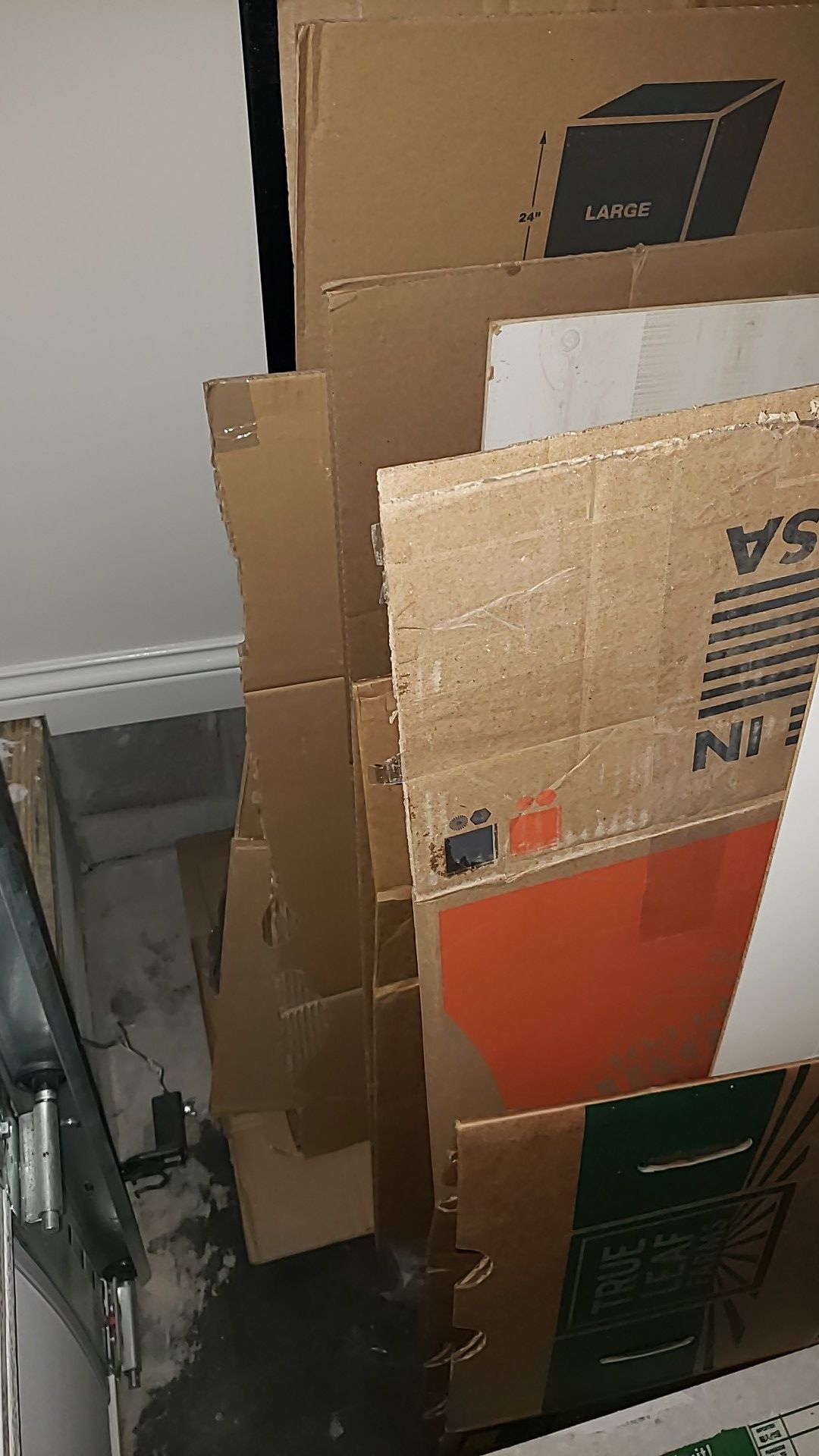Boxes broken down alot of sizes.