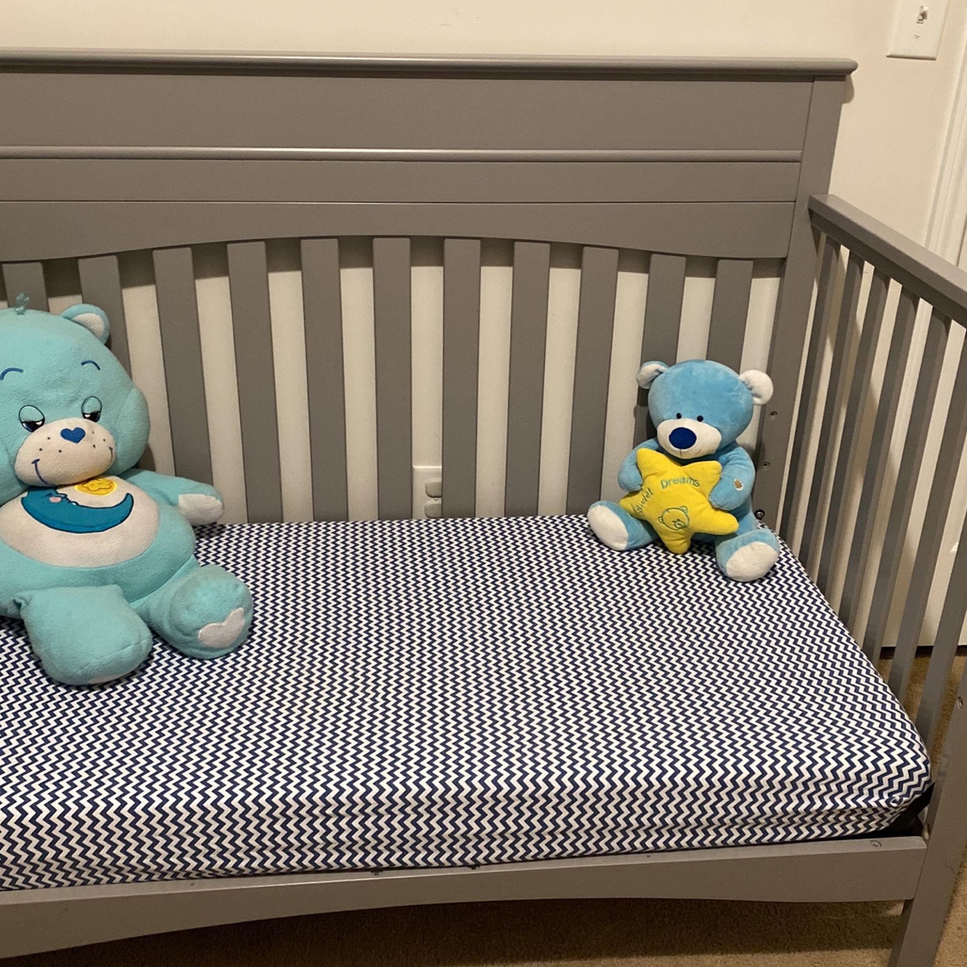 4 Way Crib Package. Delta Children Skylar 4-1 Convertible Crib-gray; Matching Change Table; Diaper Gene; And new Mattress For Crib