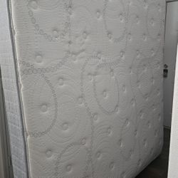 KING MATTRESS AND BOX SPRING 