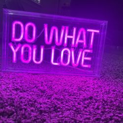 Neon Sign “Do What You Love”