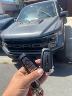 Car Keys N Remotes/ Llaves Con Control
