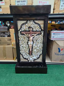 Fuente de metal Cristo crucificado($240 off 50%12031irestoneBlvdNorwalkCA)