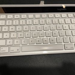 Logitech K750 Wireless Solar Keyboard