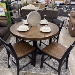 Beautiful Dining Table Set 