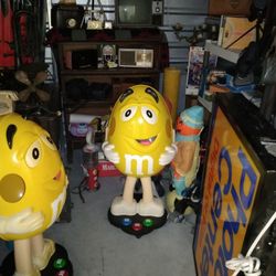 Antique & Vtg Cameras Tube Radios Clocks Toys Colectibles Iron Water Pumps Tools Etc