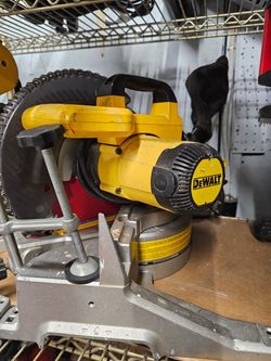 DEWALT DWS713 10-inch compound miter saw