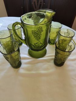Vintage Indiana Green Six Tumbles And Pitcher Like New