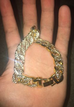 GOLD BRACELET ENCRUSTED WITH SAPPHIRE DIAMONDS