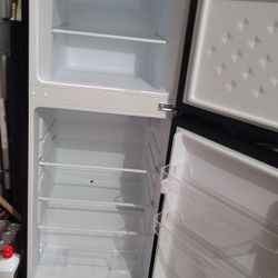 Danby 7.3 Cu. Ft. Apartment Size Refrigerator – Spotless Steel!