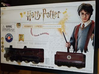 Harry Potter Hogwarts Express Battery-Powered Model Train Set with Remote