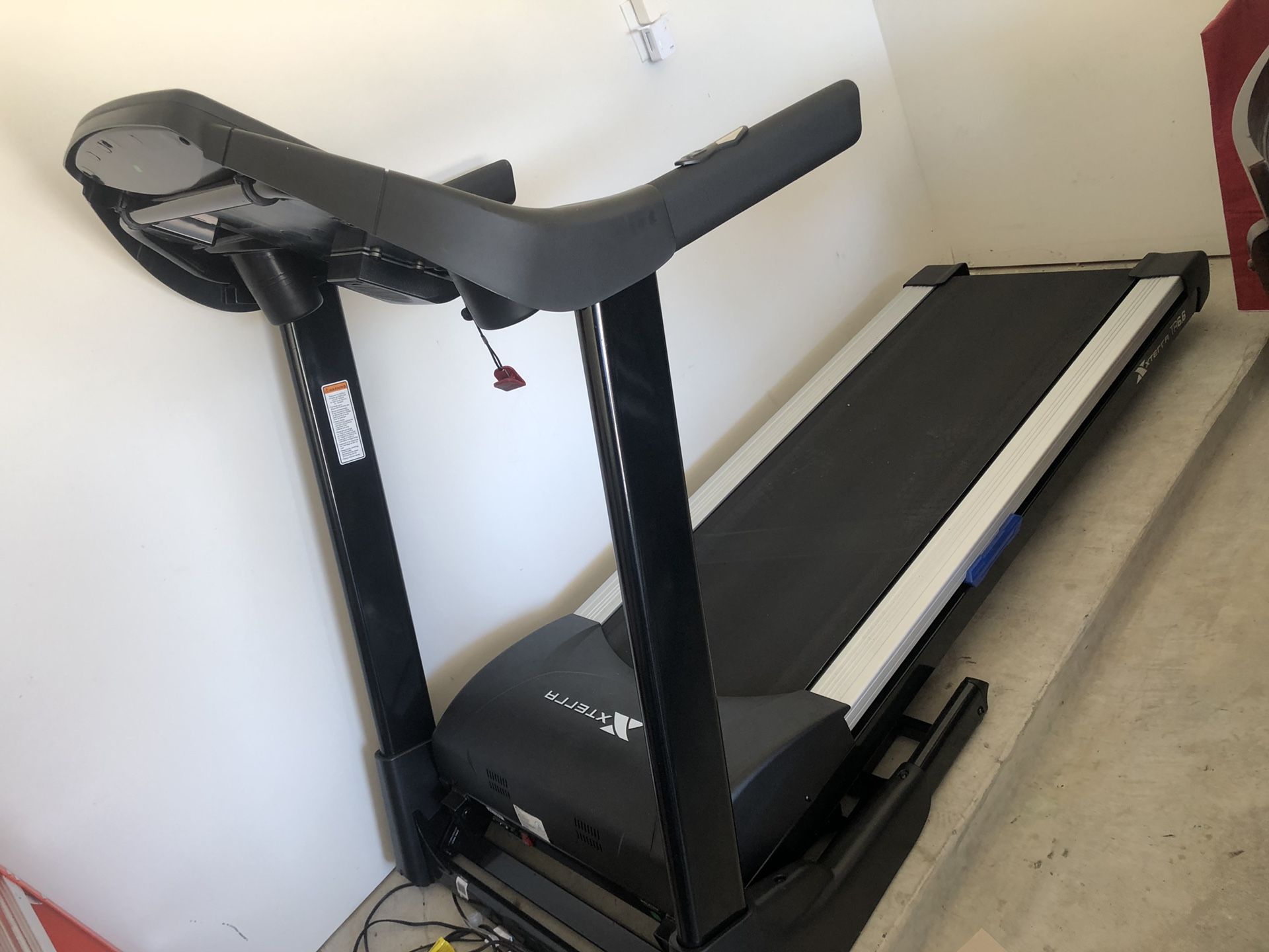 XTERRA Fitness TR6.6 Folding Treadmill with Heart Rate Chest Strap
