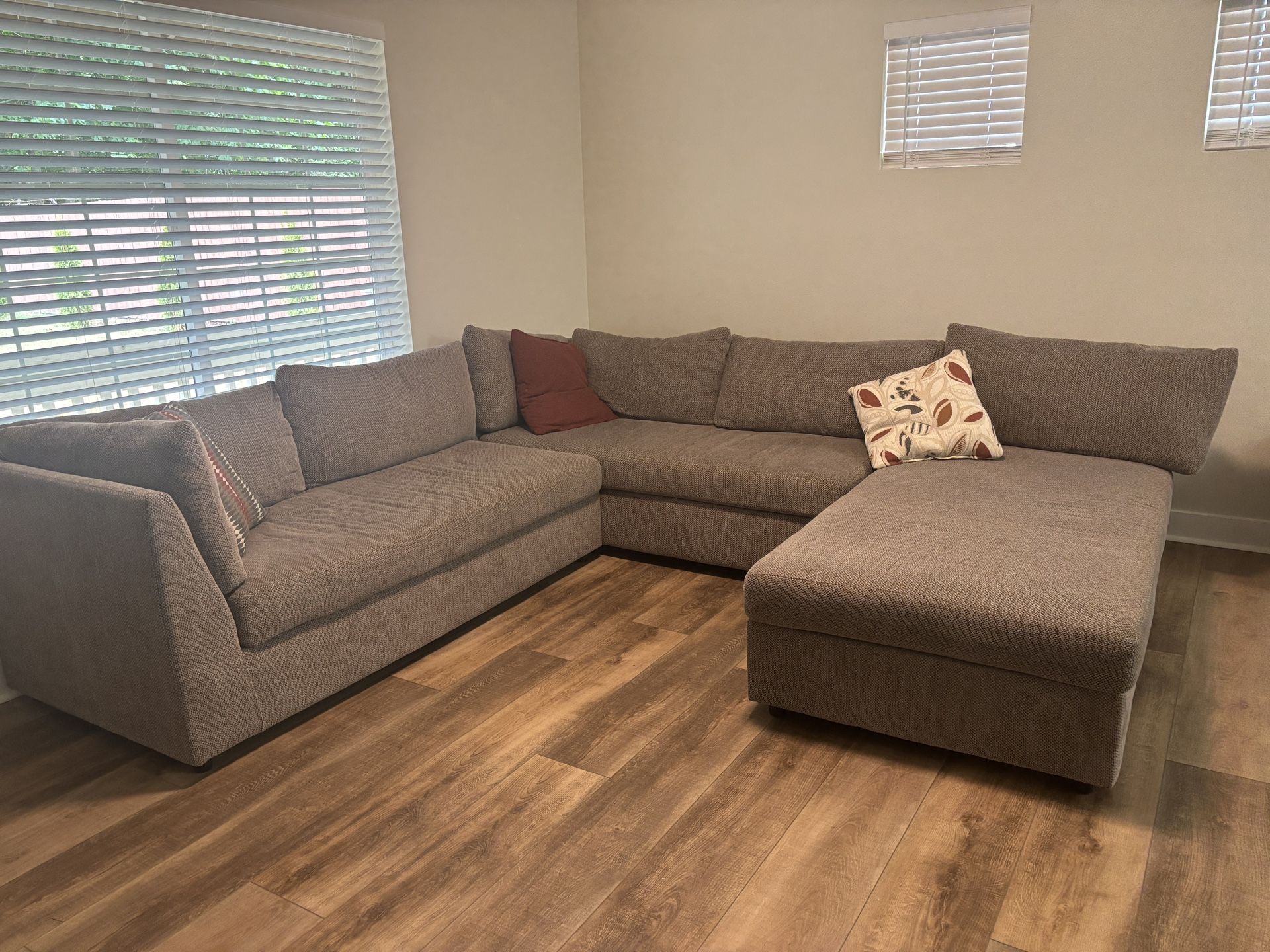 3 peace Sectional