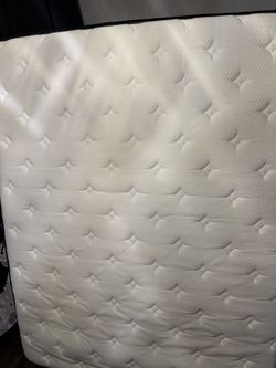 12” QUEEN MATTRESS MEMORY FOAM   NO SPRINGS 
