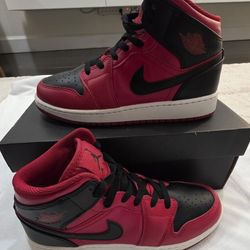 Nike Air Jordan 1 Mid Reverse Bred Youth 6.5Y Black Red (554725-660)