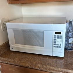 GE Microwave Oven 