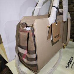 Burberry Purse Authentic 