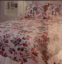 NWT Twin quilt set