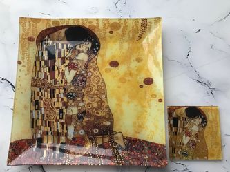 This is a glass tray depicting Gustav Klimt's 1(contact info removed) masterpiece, The Kiss.