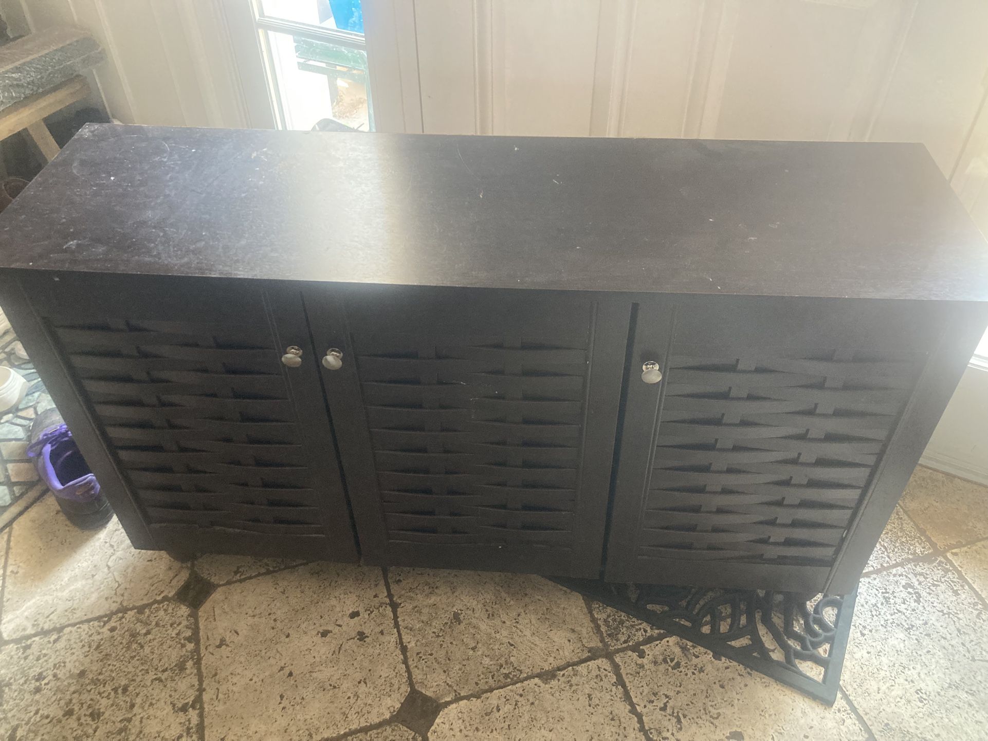 Storage Cabinet Entry Table