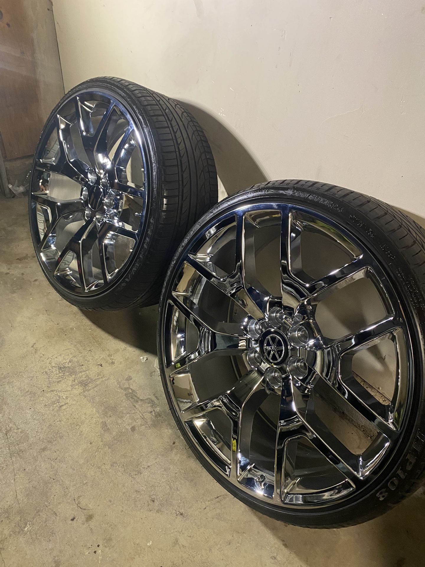 24” chrome snowflakes