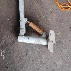 Truck hoist with mounting brackets