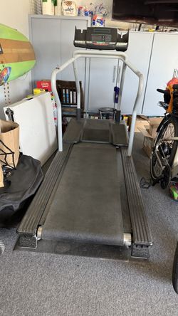 Star Trac Treadmill model# 4221 susapo
