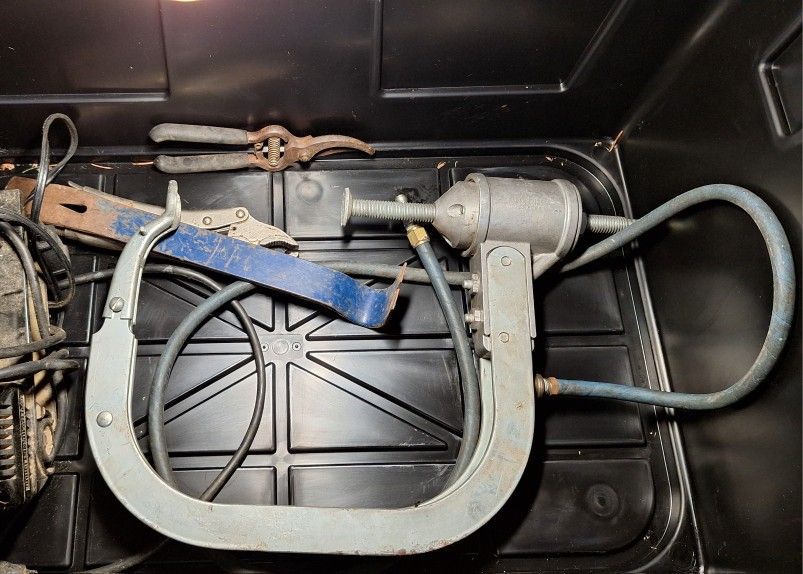 Pneumatic Valve Spring Compressor