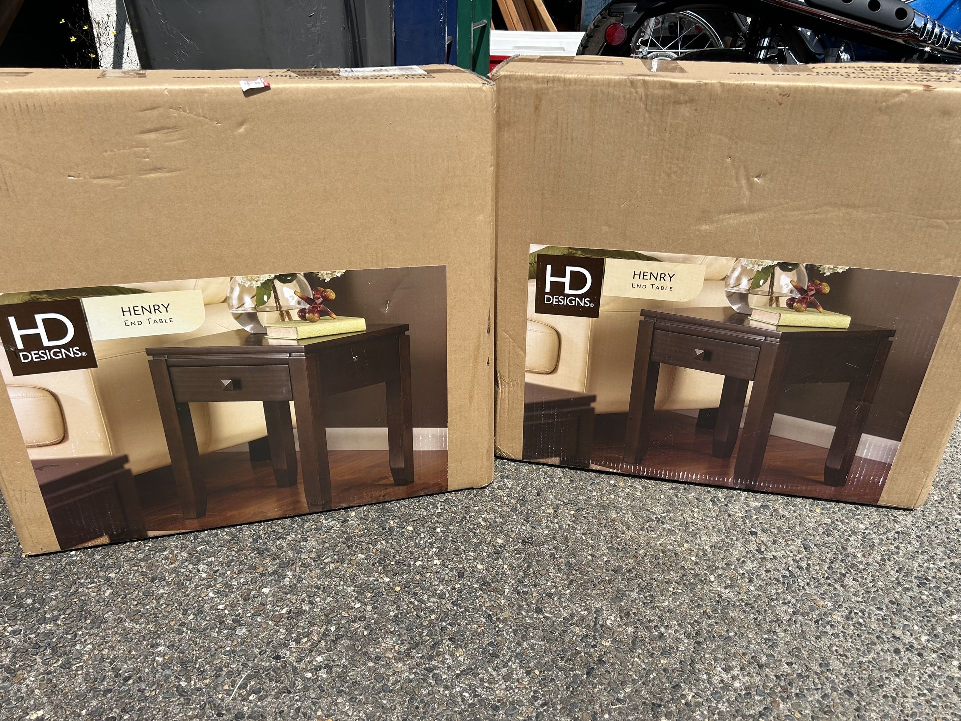 HD Designs Henry End Table, Brown